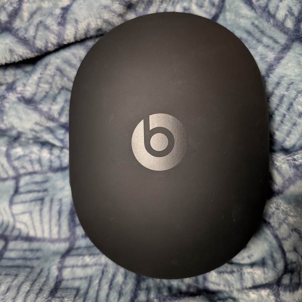 Beats Black Hard-Shell Headphone Case (EUC)